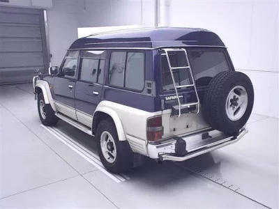 Nissan SAFARI