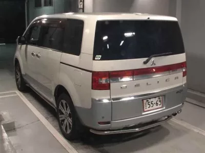 Mitsubishi DELICA D5