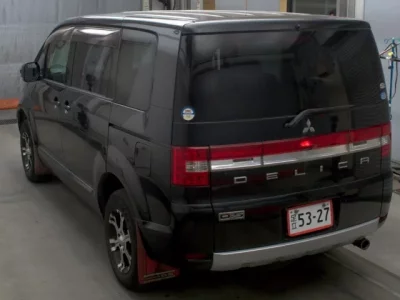 Mitsubishi DELICA D5