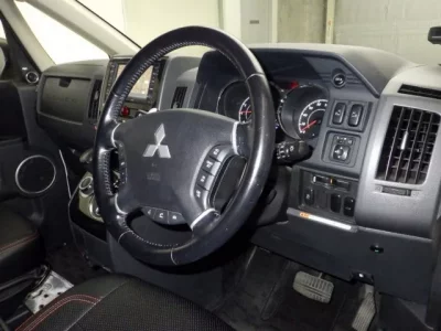 Mitsubishi DELICA D5