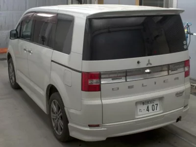 Mitsubishi DELICA D5