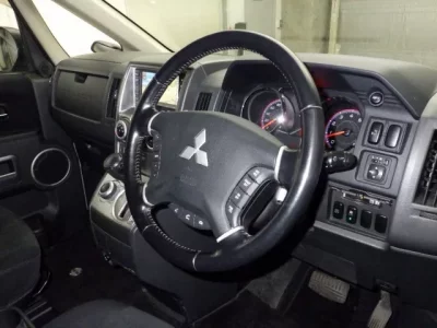 Mitsubishi DELICA D5