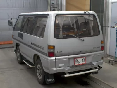 Mitsubishi DELICA WAGON
