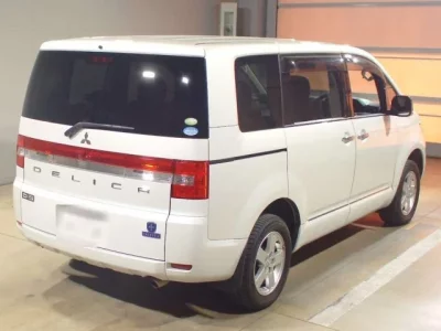 Mitsubishi DELICA D5