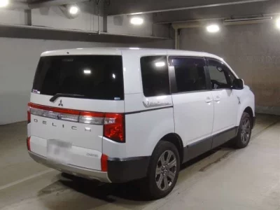 Mitsubishi DELICA D5