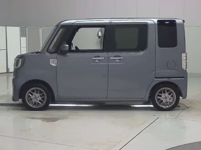 Toyota PIXIS MEGA