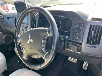 Mitsubishi DELICA D5