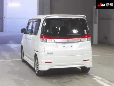 Mitsubishi DELICA D2