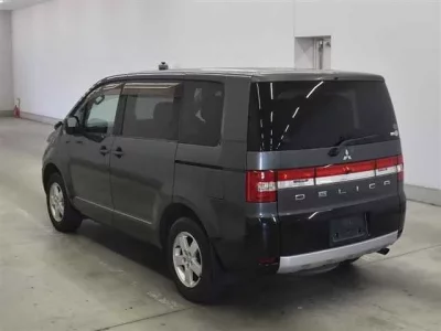 Mitsubishi DELICA D5