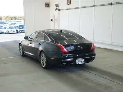 Jaguar XJ SERIES