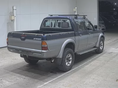 Mitsubishi STRADA