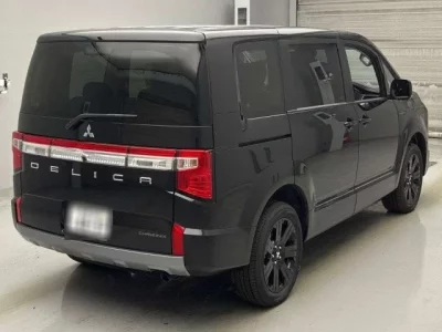 Mitsubishi DELICA D5