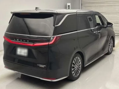 Lexus LM
