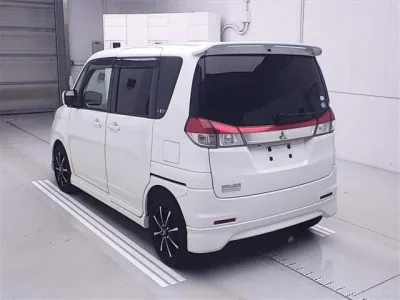 Mitsubishi DELICA D2