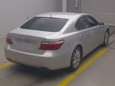 Lexus LS
