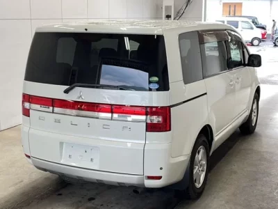 Mitsubishi DELICA D5