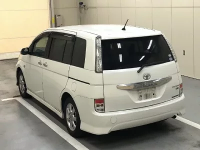 Toyota ISIS