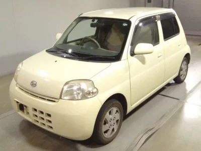 Daihatsu Esse