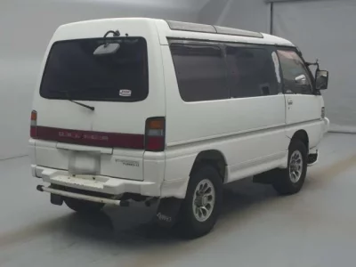 Mitsubishi DELICA WAGON