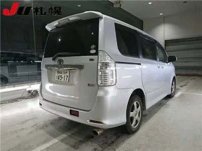 Toyota NOAH  с аукциона в Японии