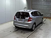 Honda FIT лот № 9090 оценка 3.5  с аукциона в Японии 4