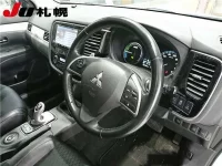 Mitsubishi OUTLANDER PHEV лот № 58 оценка 3.5  с аукциона в Японии 2