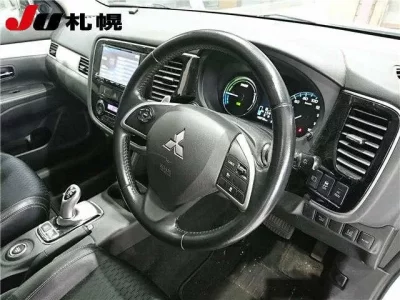 Mitsubishi OUTLANDER PHEV  с аукциона в Японии