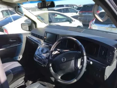 Nissan ELGRAND  с аукциона в Японии