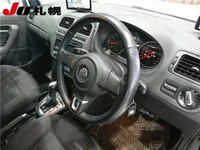 Volkswagen POLO  с аукциона в Японии