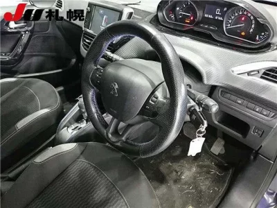 Peugeot 208  с аукциона в Японии