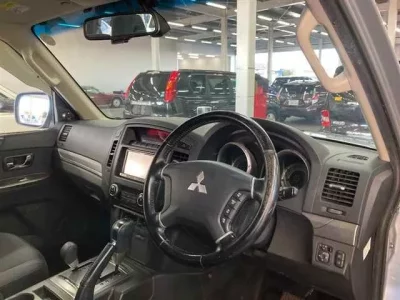 Mitsubishi PAJERO  с аукциона в Японии