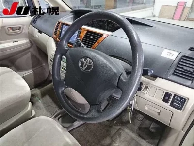 Toyota NOAH  с аукциона в Японии