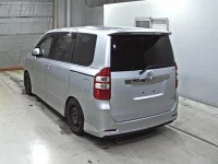 Toyota NOAH лот № 9238 оценка 3.5  с аукциона в Японии 1