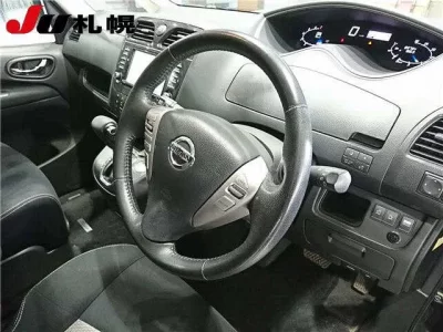 Nissan SERENA  с аукциона в Японии