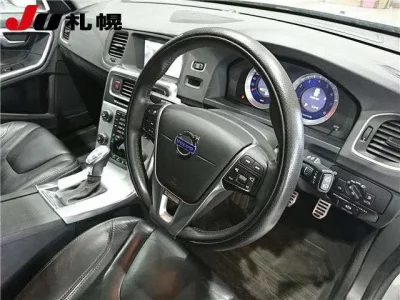 Volvo V60  с аукциона в Японии