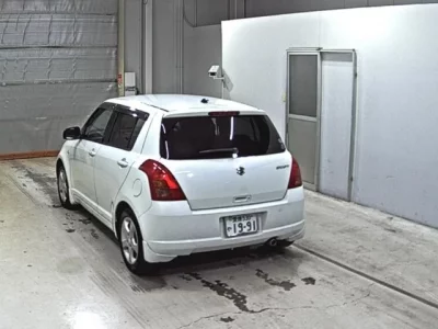 Suzuki SWIFT  с аукциона в Японии