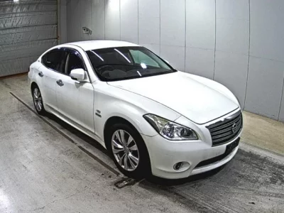 Nissan FUGA  с аукциона в Японии