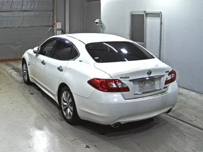 Nissan FUGA  с аукциона в Японии