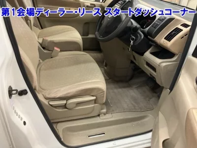Nissan SERENA  с аукциона в Японии