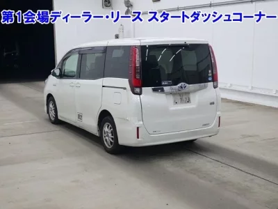 Toyota NOAH  с аукциона в Японии