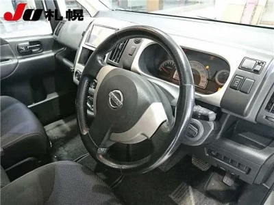 Nissan SERENA  с аукциона в Японии