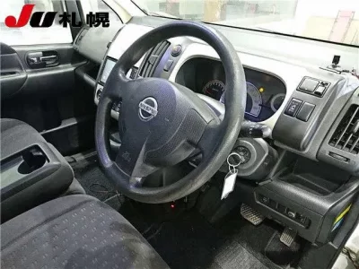 Nissan SERENA  с аукциона в Японии