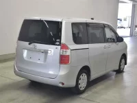 Toyota NOAH лот № 25109 оценка R  с аукциона в Японии 4