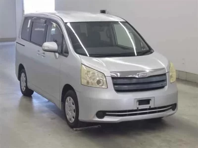 Toyota NOAH  с аукциона в Японии