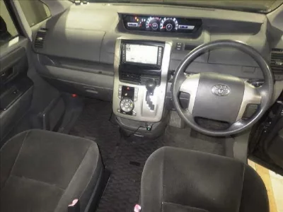 Toyota VOXY  с аукциона в Японии