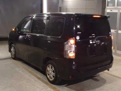 Toyota VOXY  с аукциона в Японии