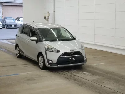 Toyota SIENTA  с аукциона в Японии