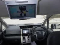 Toyota VOXY лот № 3868 оценка 3.5  с аукциона в Японии 2