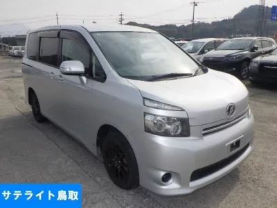 Toyota VOXY  с аукциона в Японии