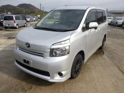 Toyota VOXY  с аукциона в Японии